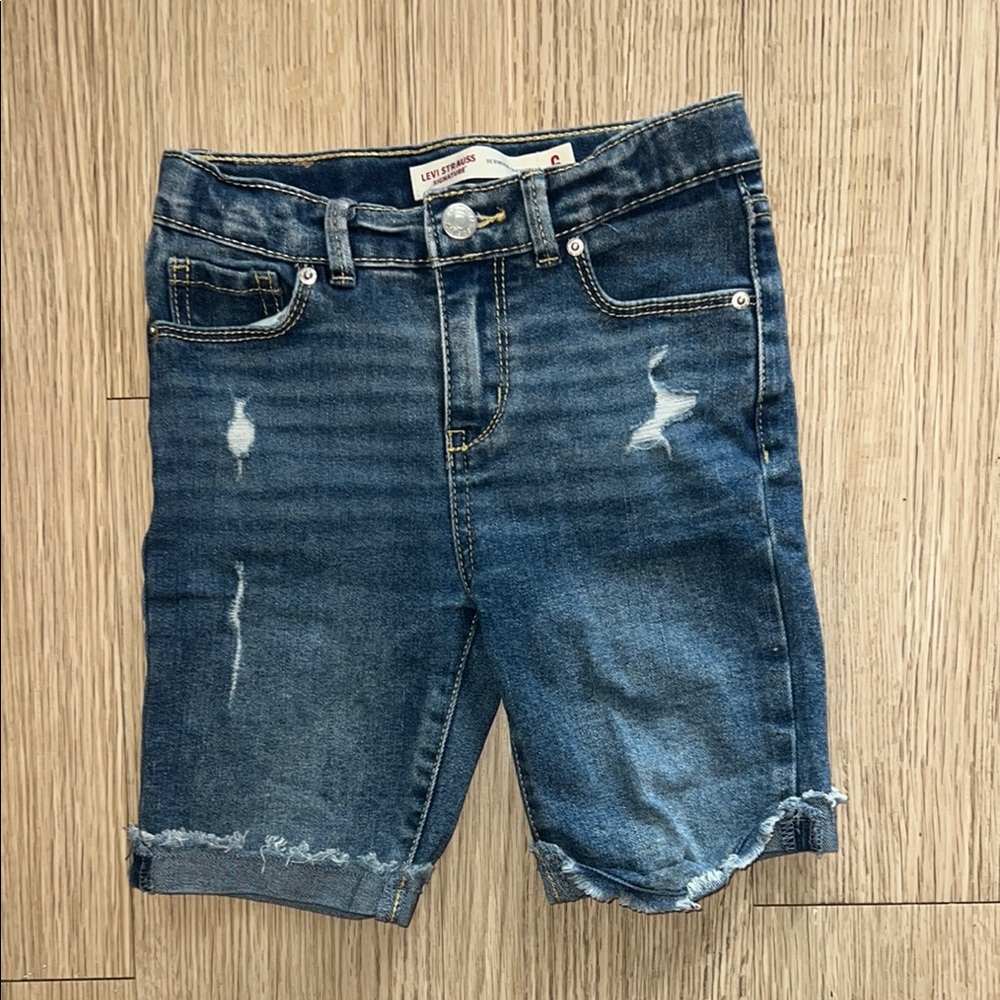 Levi's Size 6 Bermuda Denim Cut-Off Shorts